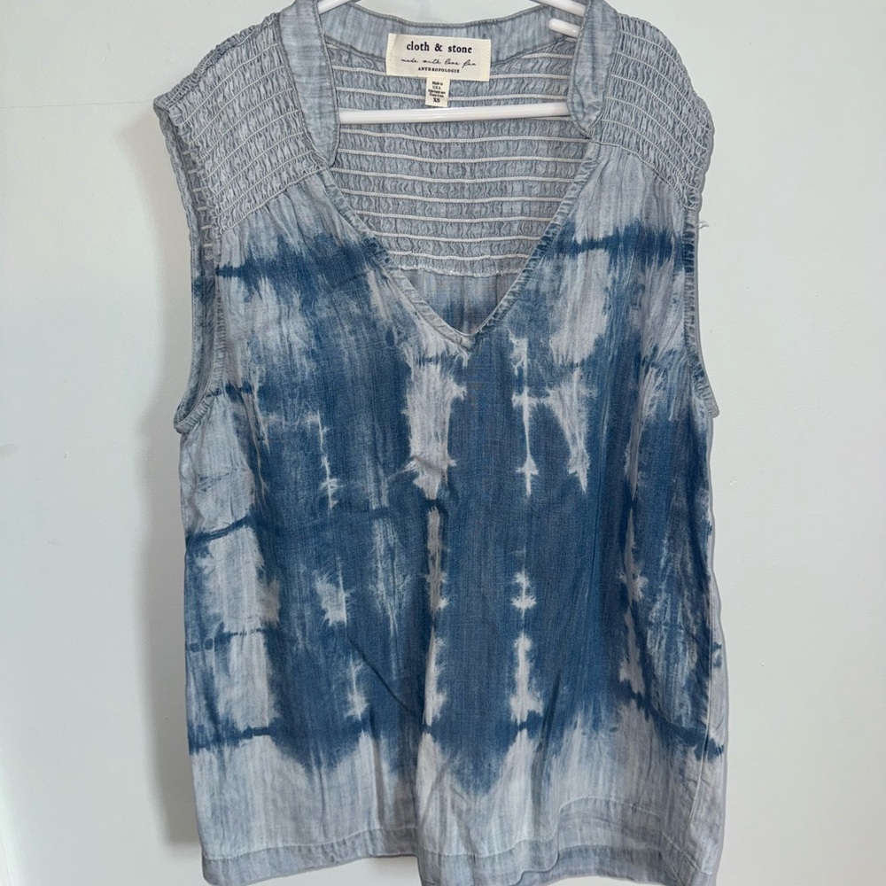 Anthropologie Cloth & Stone Ginny Blouse Blue & White Chambray Smocked XS
